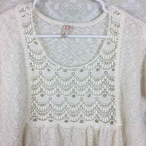 Cream & Lace Hi Low Top w/Batwing Sleeves - Picture 2 of 7